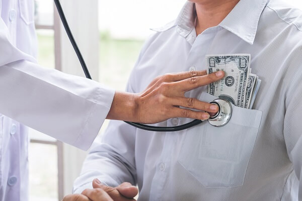 doctor receiving corruption money